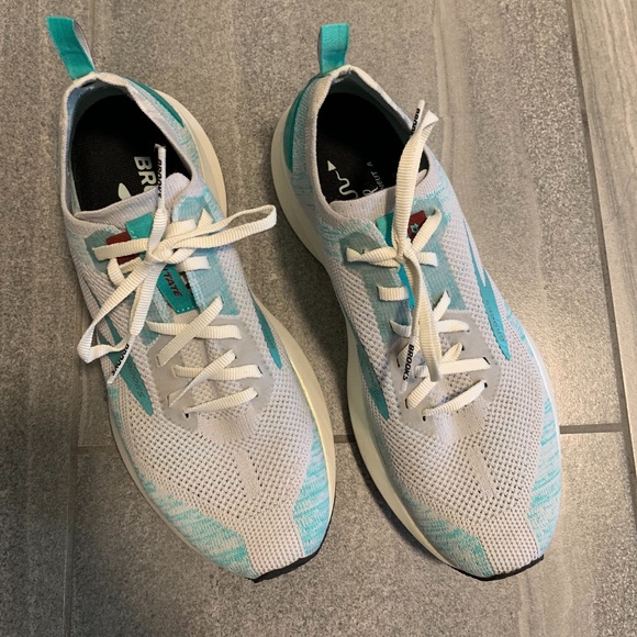 Brooks running shoes - Picture 1 of 3
